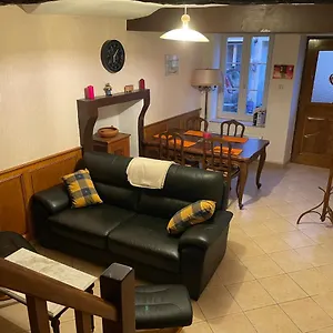 A La Petite Maison De Village Hébergement de vacances Sabarat